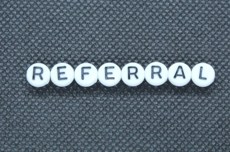 GA4如何查看referral url报告